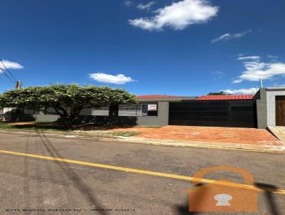 Casa para Venda, em Campo Mouro, bairro Jardim Copacabana, 3 dormitrios, 1 banheiro, 1 sute, 5 vagas