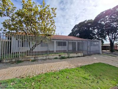 Casa para Venda, em Campo Mour�o, bairro Centro, 3 dormit�rios, 2 banheiros, 1 su�te, 2 vagas
